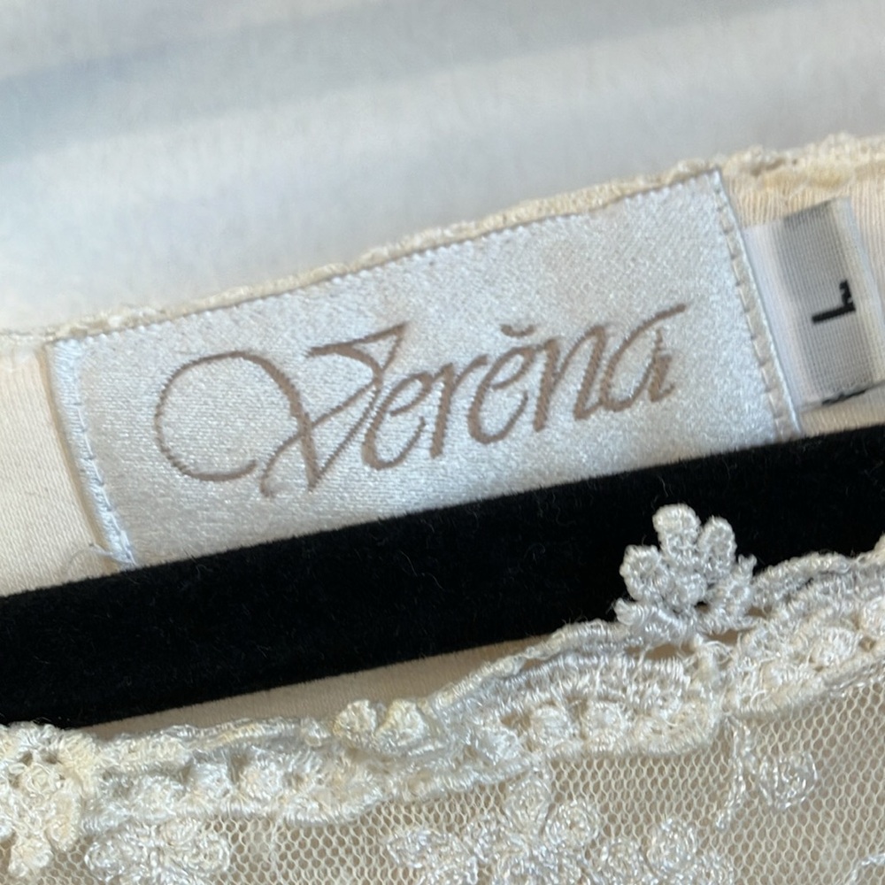 Verna women’s cream soft cotton nightgown with V-lace at top. Size L. - Picture 2 of 13